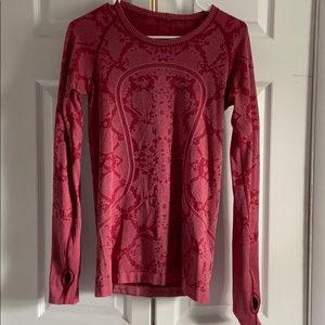 Lululemon Run Swiftly long Sleeve (size 8)